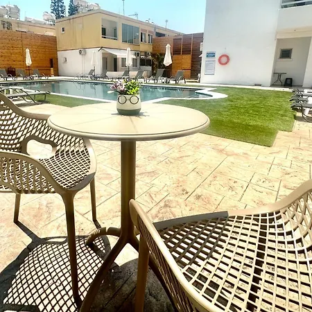 Sun Plaza - Adults Only 公寓式酒店